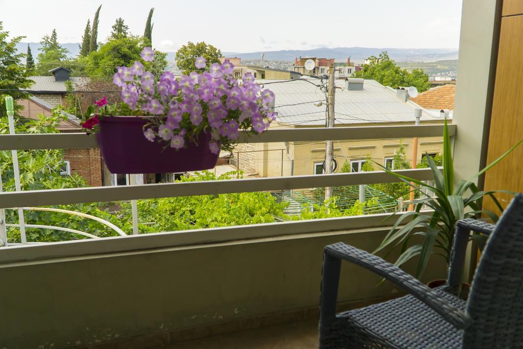 4Bd Appartaments With Cozy Garden Tbilisi Exterior photo