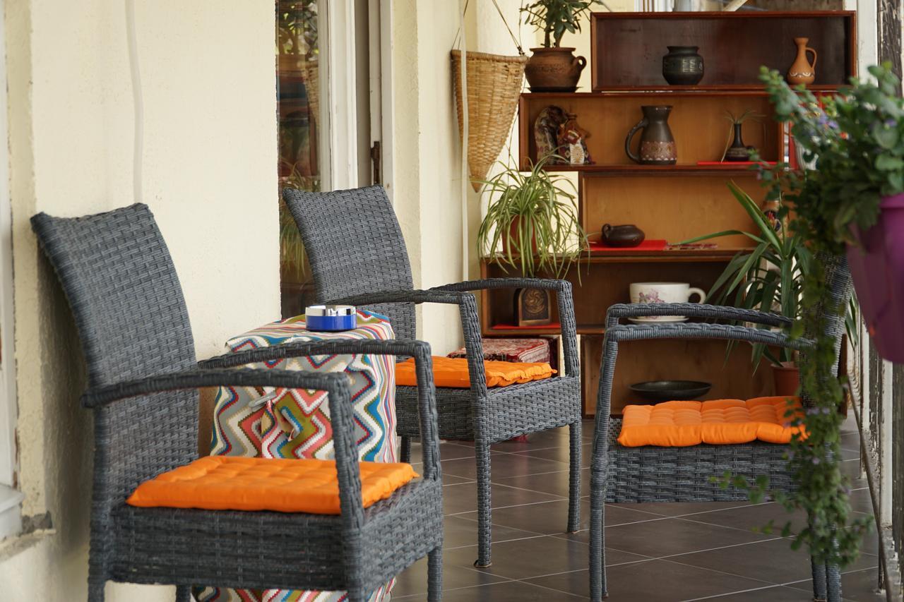 4Bd Appartaments With Cozy Garden Tbilisi Room photo