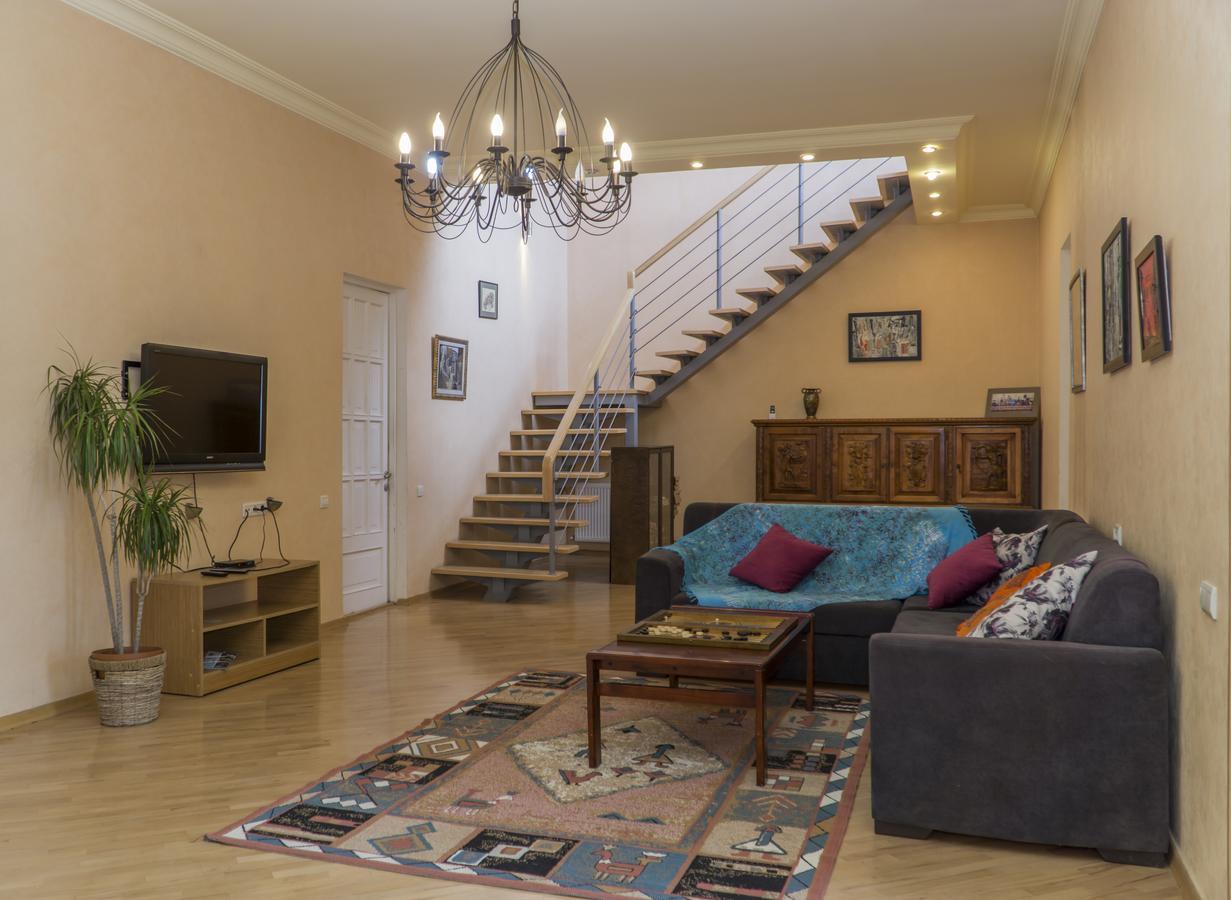 4Bd Appartaments With Cozy Garden Tbilisi Exterior photo