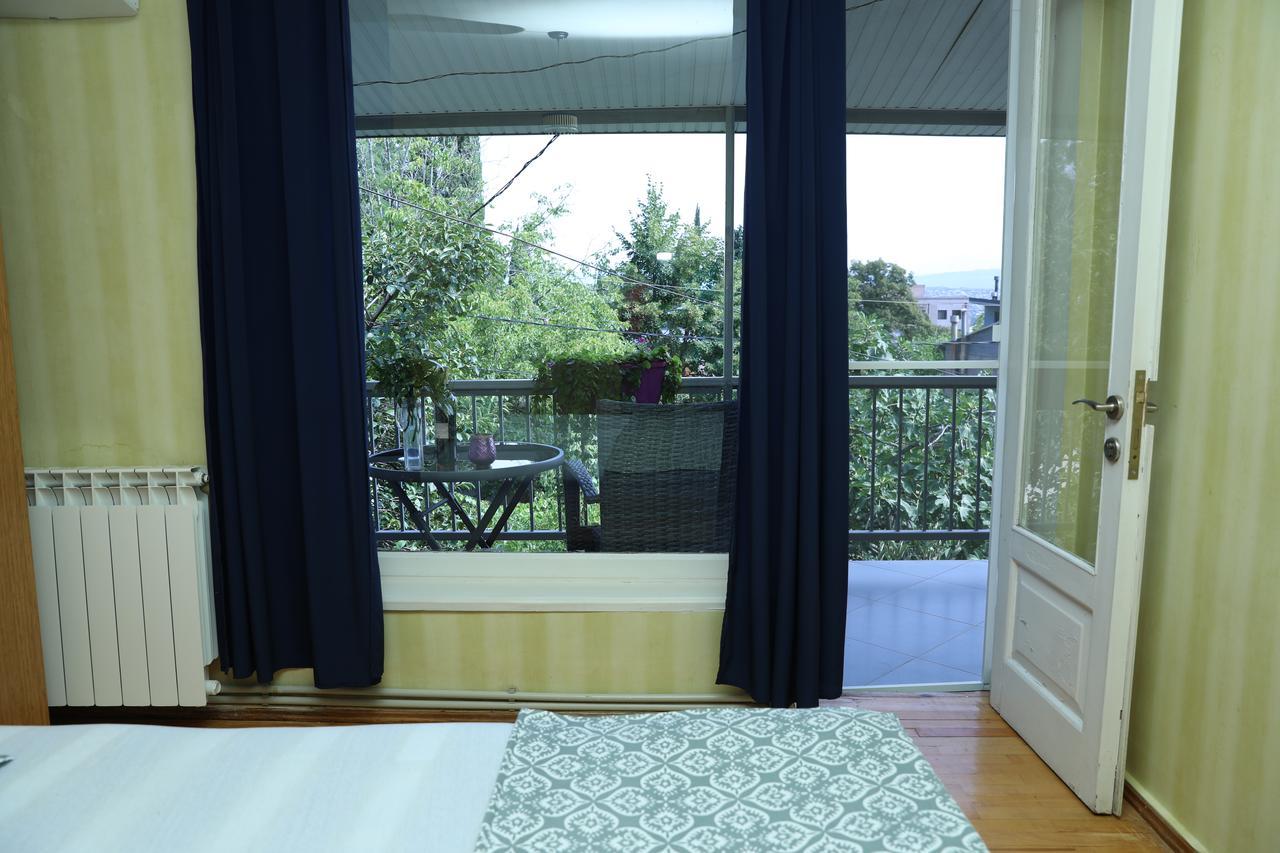 4Bd Appartaments With Cozy Garden Tbilisi Exterior photo