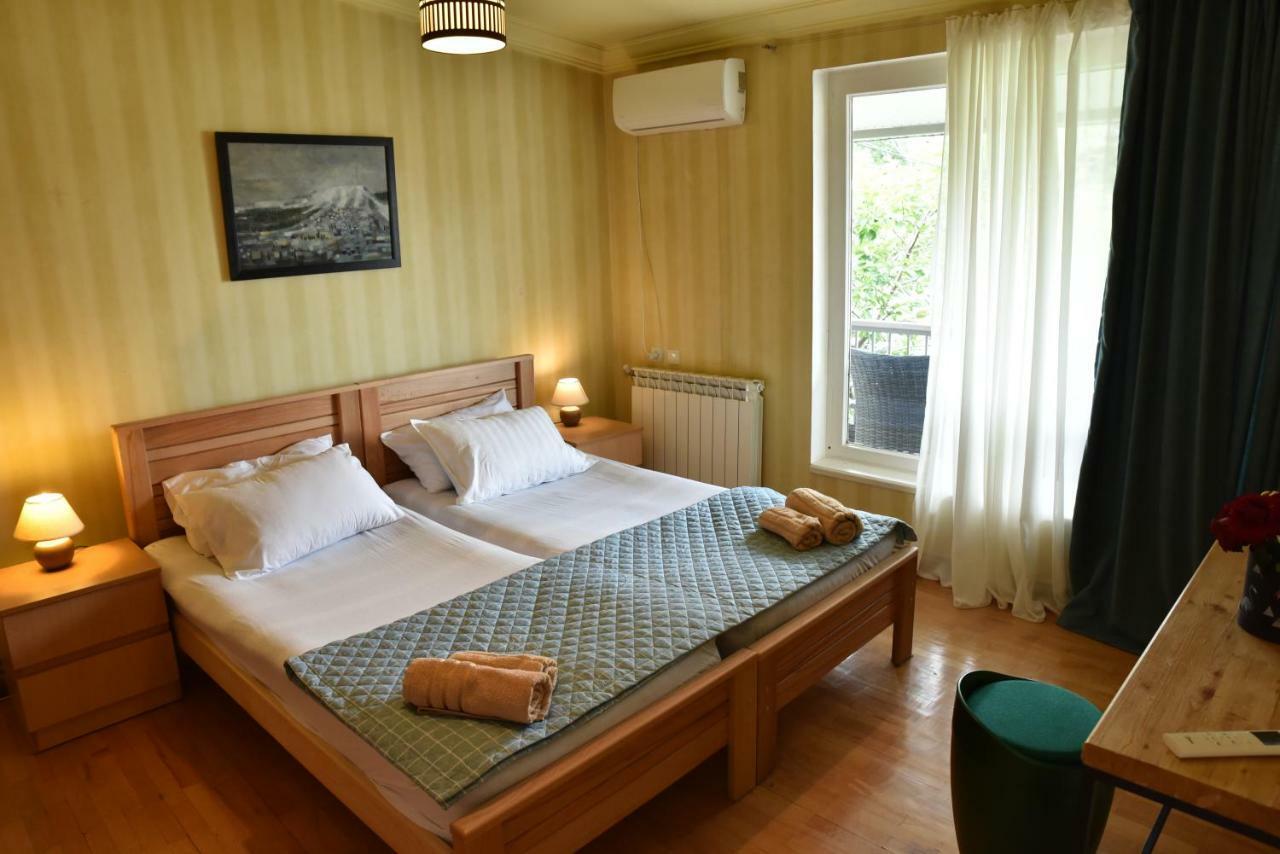 4Bd Appartaments With Cozy Garden Tbilisi Exterior photo