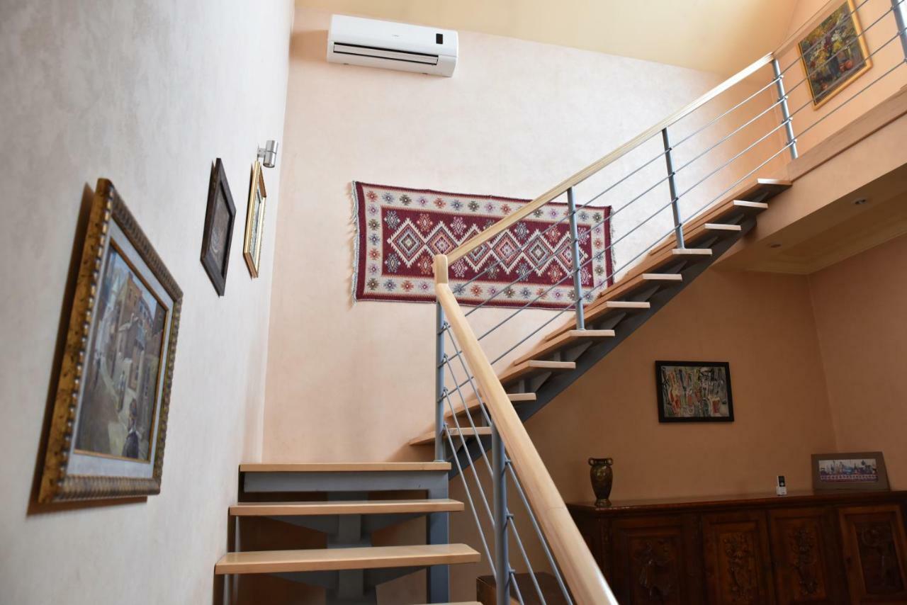 4Bd Appartaments With Cozy Garden Tbilisi Exterior photo