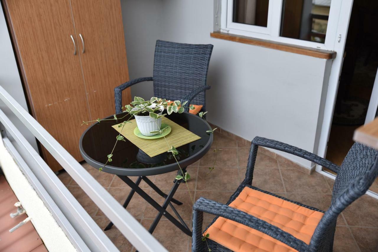 4Bd Appartaments With Cozy Garden Tbilisi Exterior photo